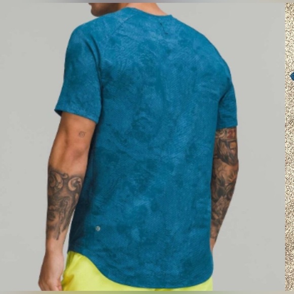 Lululemon Drysense Training Shirt
Marble Map Jacquard Blue Borealis Soft Denim - Picture 3 of 11